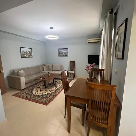 In Skanderbeg Square - Center 2 Apartamento