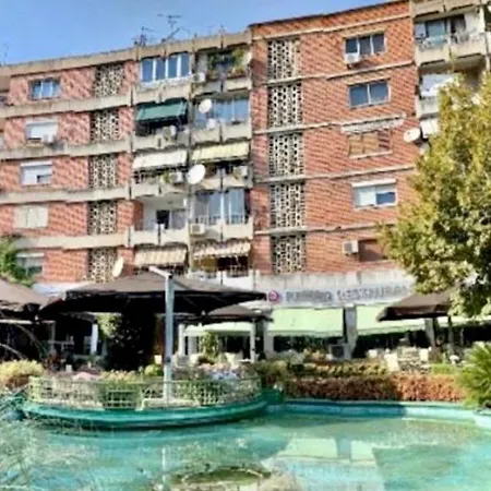 In Skanderbeg Square - Center 2 Apartamento