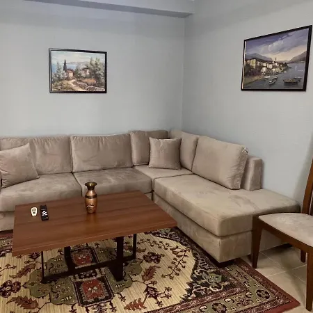 In Skanderbeg Square - Center 2 Apartamento