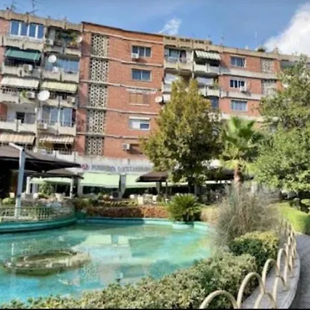 In Skanderbeg Square - Center 2 티라나